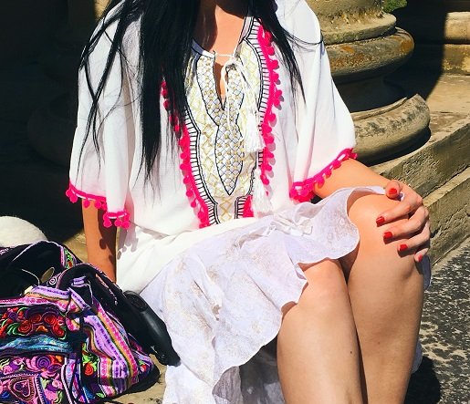 Isabella Labella trägt Ibiza Hippie Tunika auf dem Blog Label Love 