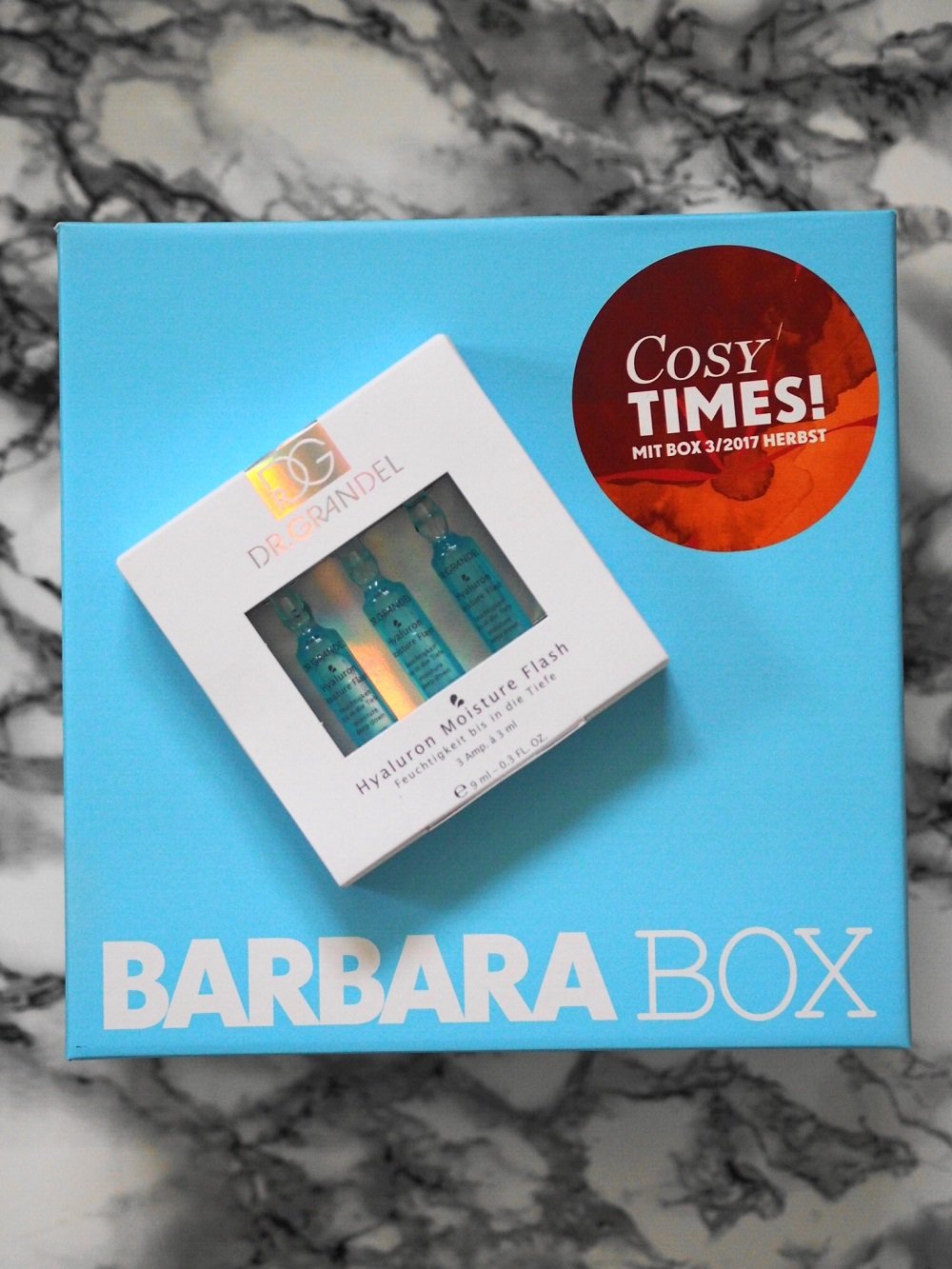 Heute stelle ich euch in meinem Blog den vielseitigen und hochwertigen Inhalt von der aktuellen Barbara Box Cosy Times näher vor