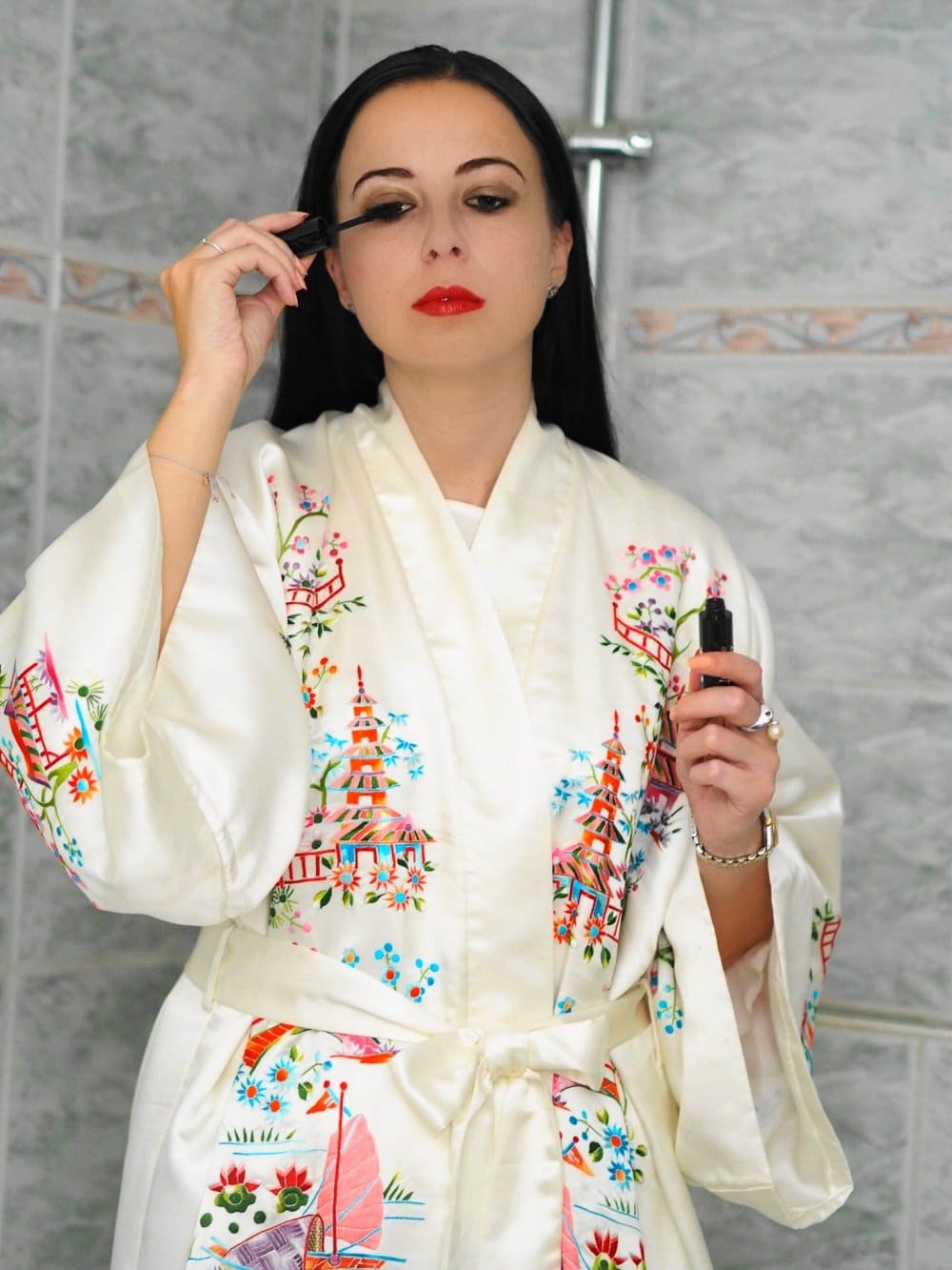 Heute zeige ich euch auf meinem Blog ein Geisha inspiriertes Make Up gemeinsam mit den tollen Produkten von Isabelle Lancray