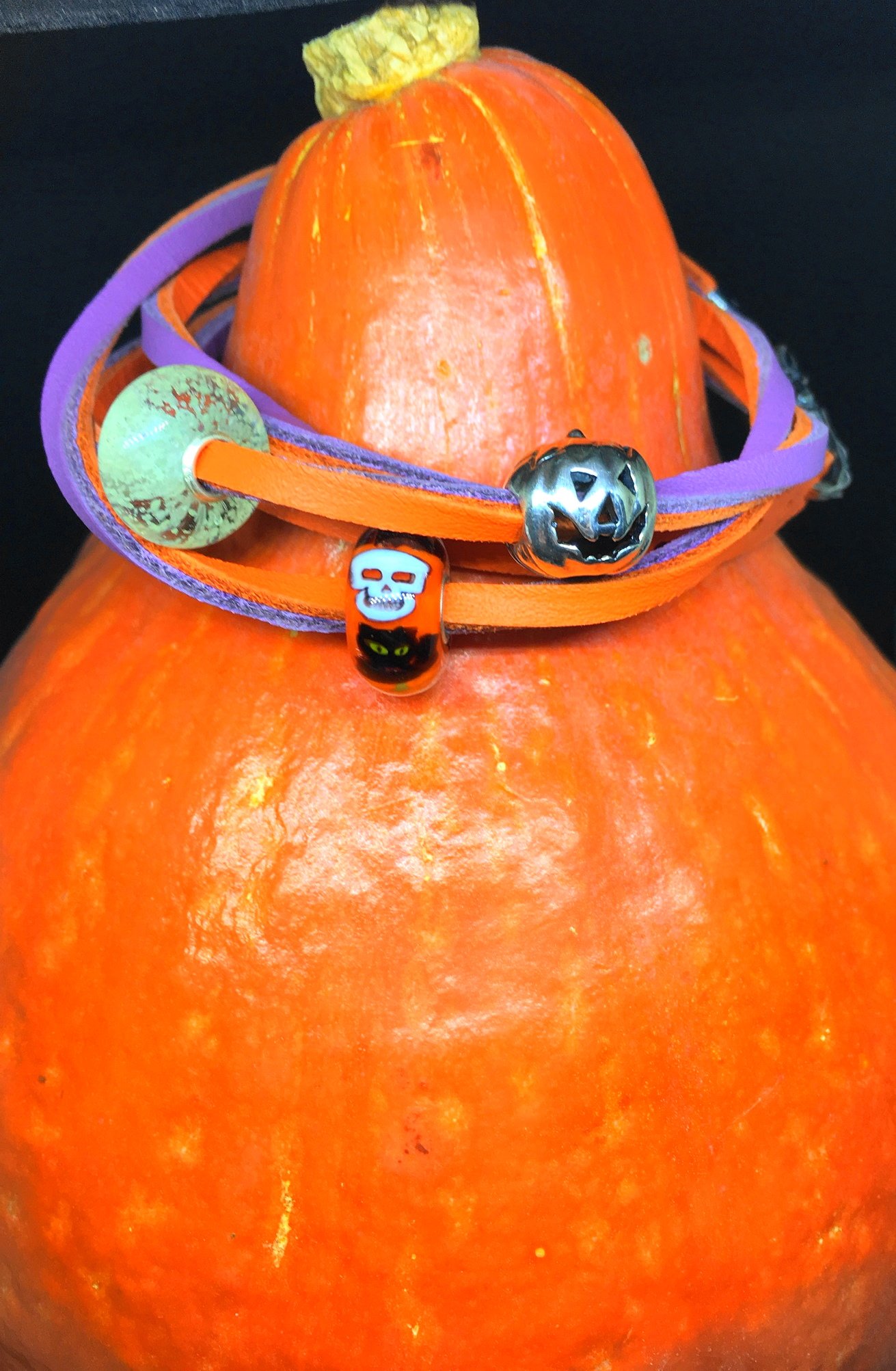Heute zeige ich euch auf meinem Blog mein Halloween mit Trollbeads und gehe auf die wunderschönen Beads etwas näher mit hübschen Fotos ein