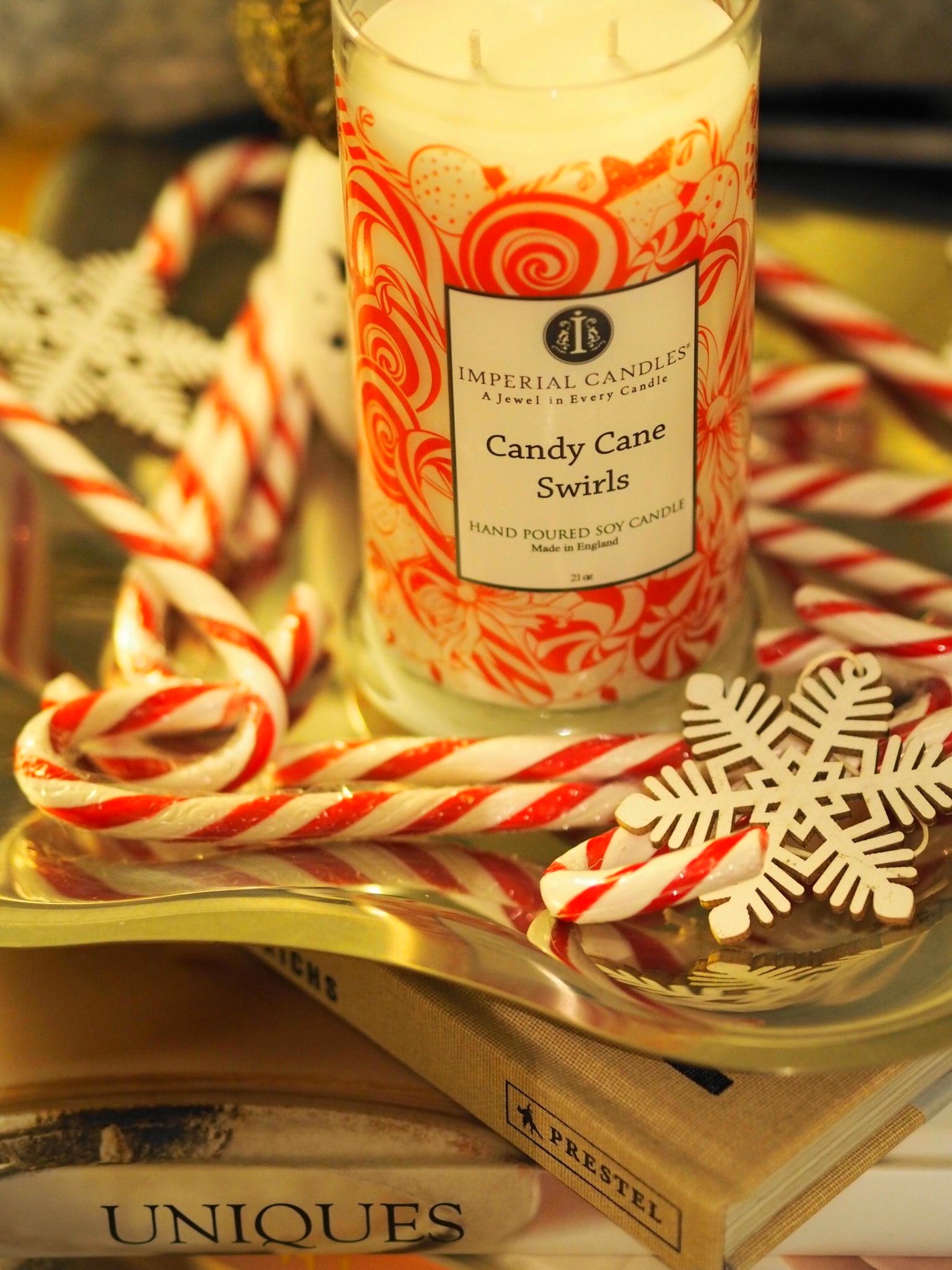 Heute zeige ich euch auf meinem Blog eine wunderschöne Duftkerze und kunterbunte weihnachtliche Badebomben mit sehr hübschem Schmuck von Imperial Candles