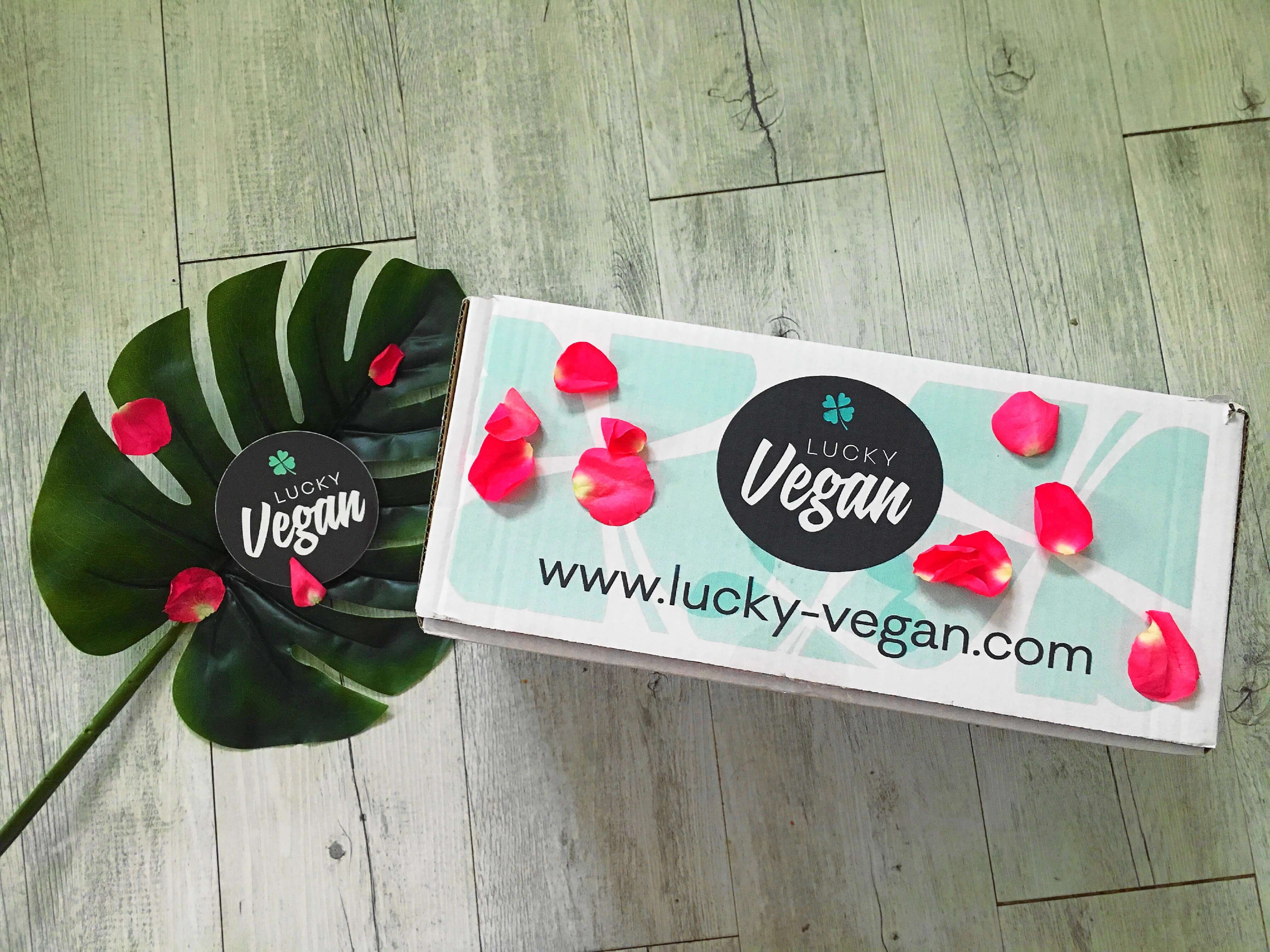 Heute stelle ich euch auf meinem Blog die vegane Lucky Vegan Box näher vor und zeige in einem Unboxing den super Inhalt der Februar 2018 Überraschungsbox 