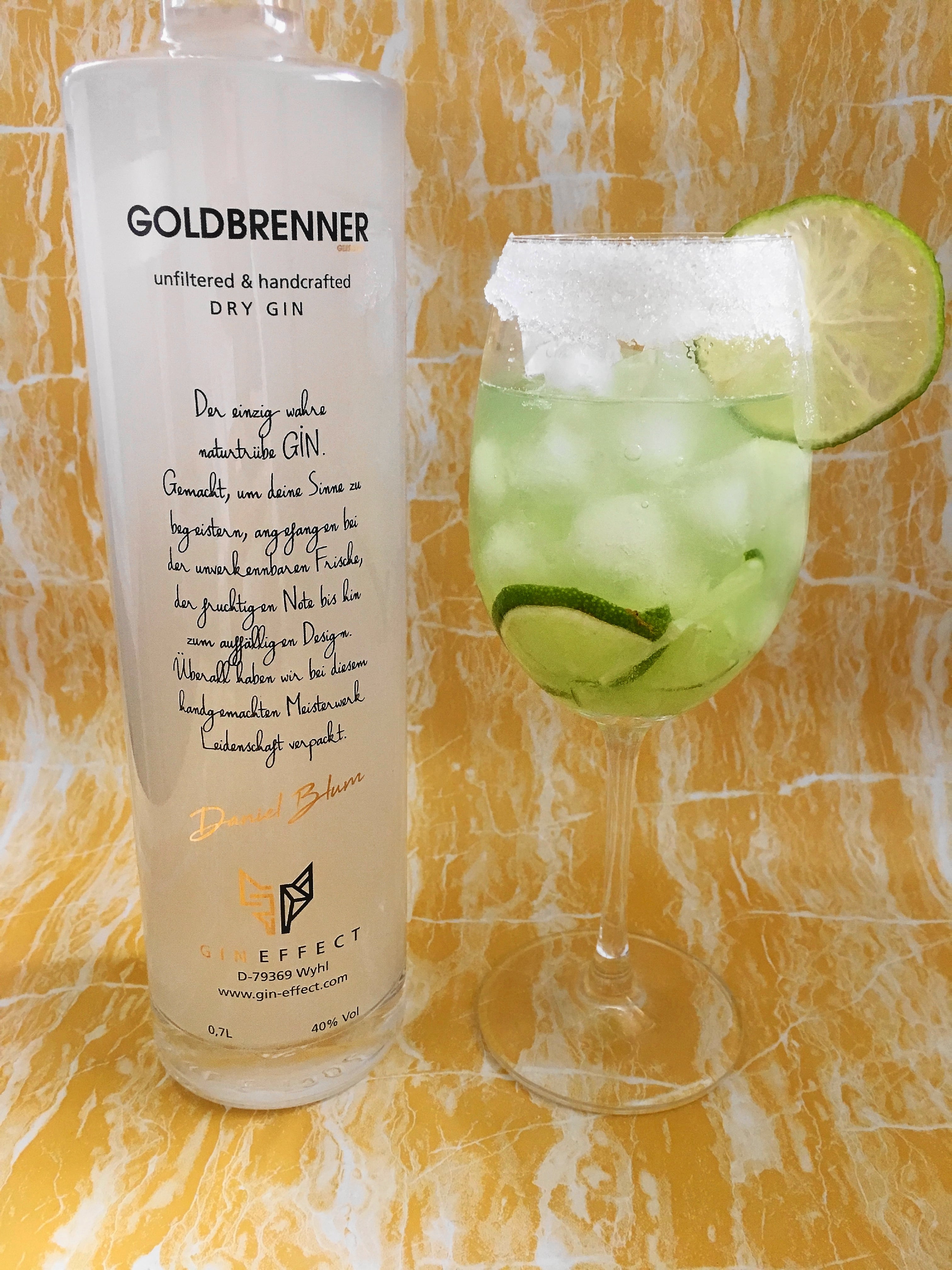 Goldbrenner Gin ist der welterste naturtrübe Gin mit hochwertigem Aroma. Ich stelle euch heute die kultige neue Marke mit einem leckeren Cocktailrezept vor.