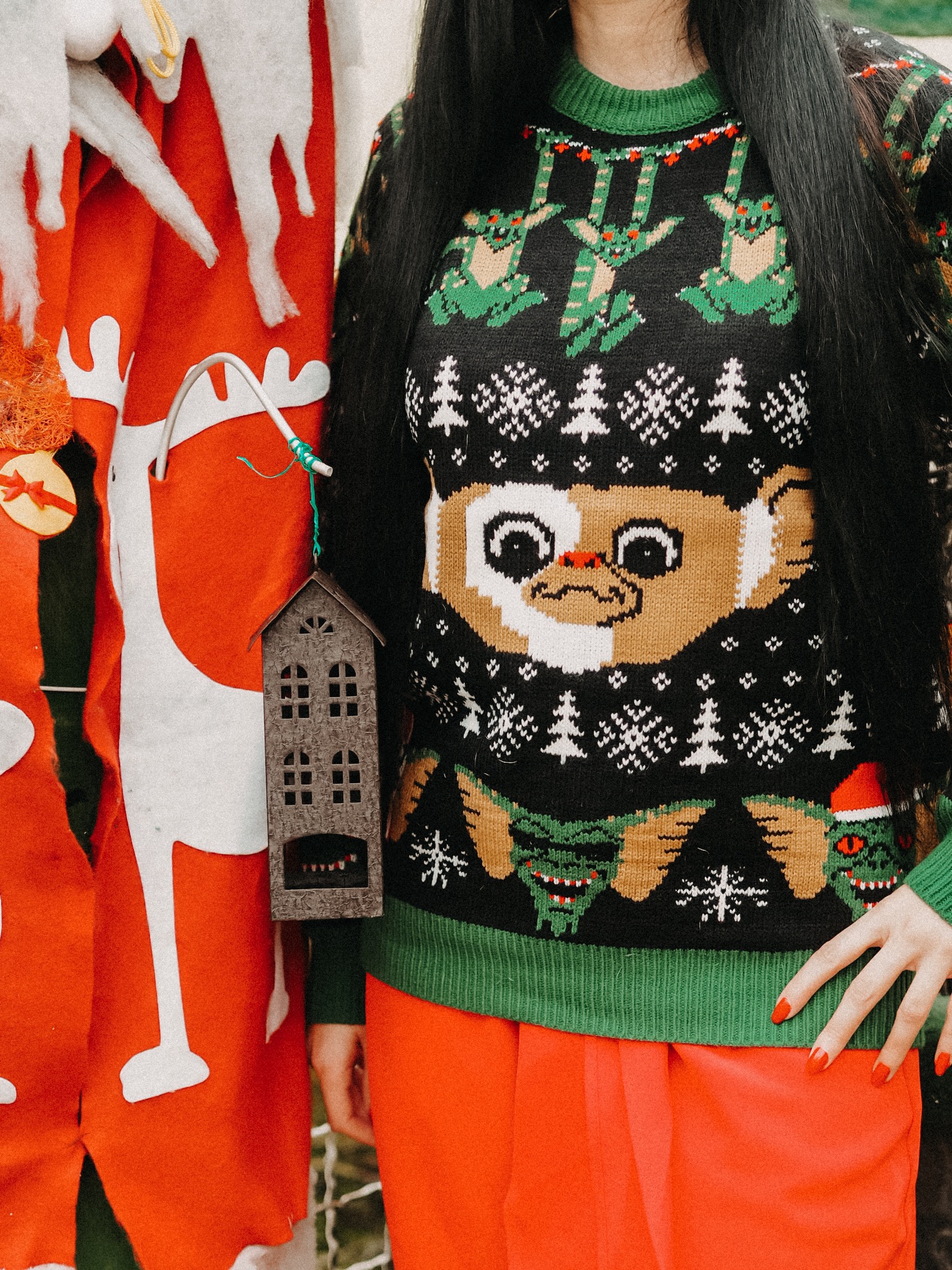 Der top Trend der kultigen Ugly Christmas Sweater erobert die Welt im Handumdrehen. heute möchte ich euch meinen Gremlins Pulli von Middle Of Beyond zeigen.