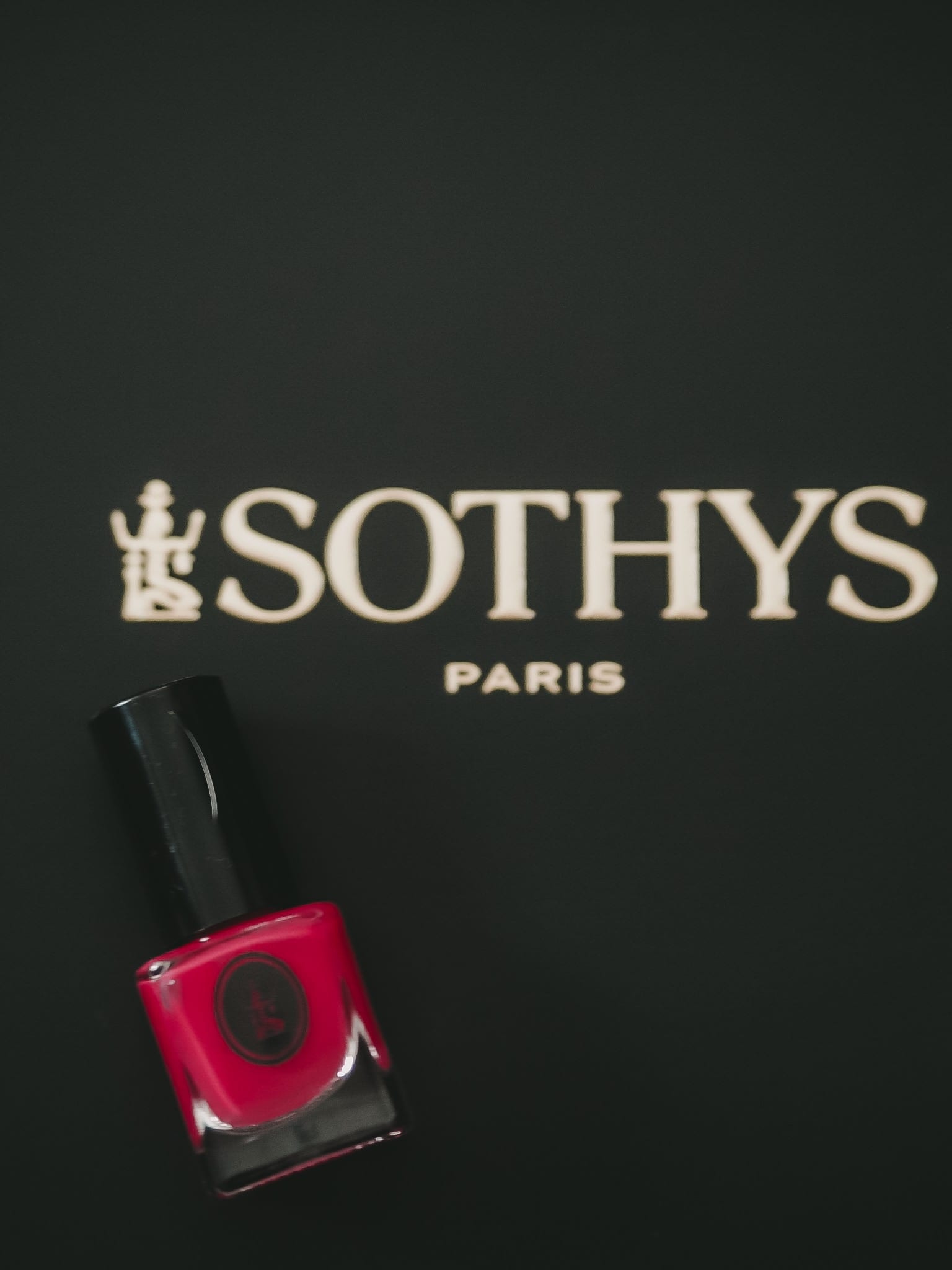Mit der neuen Frühjahr/Sommer Kollektion 2019 SOTHYS Summer Chill bringt die französische Make Up Marke eine Box mit top dekorativer Kosmetik auf den Markt.