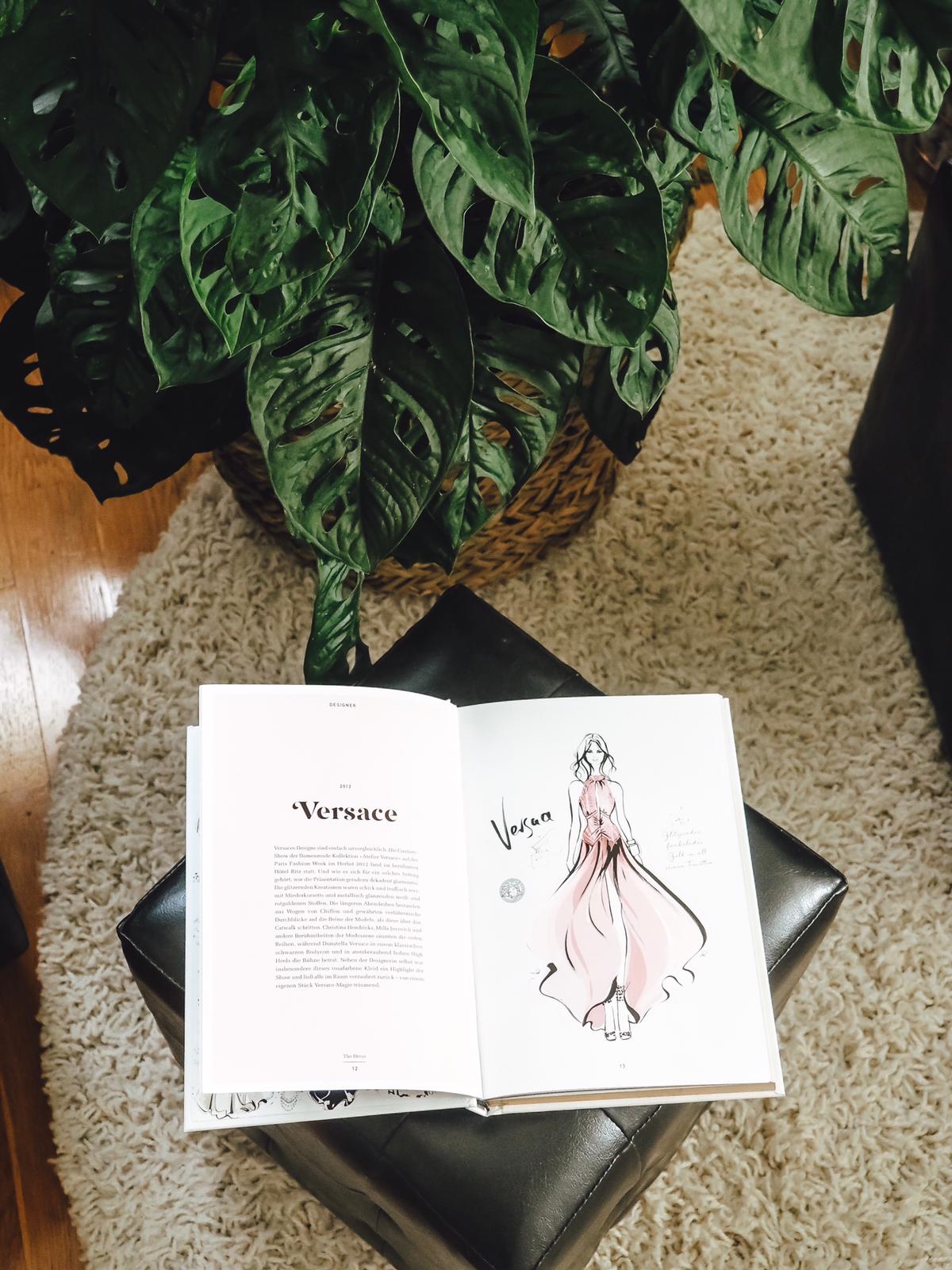 Das super stylische neue Buch von Megan Hess The Dress zeigt 100 traumhafte Kleider der Weltgeschichte mit Illustrationen. Heute mehr dazu auf meinem Blog!