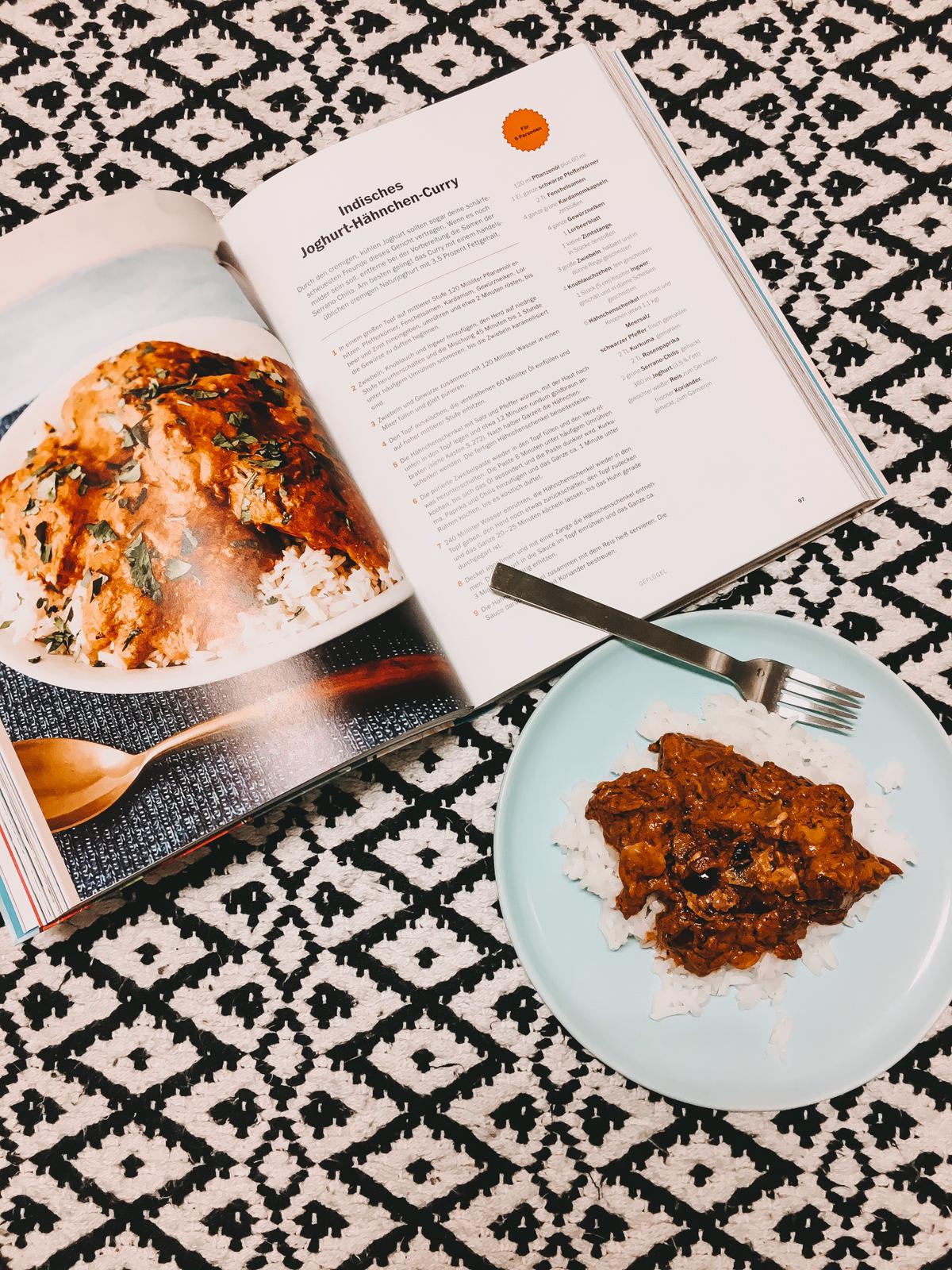 Die Kochbuecher "Ultimativ Tasty" und "Mit dem Little Library Cookbook durch neue Jahr" von Kate Young machen Appetit und Lust auf kreative Kochprojekte.