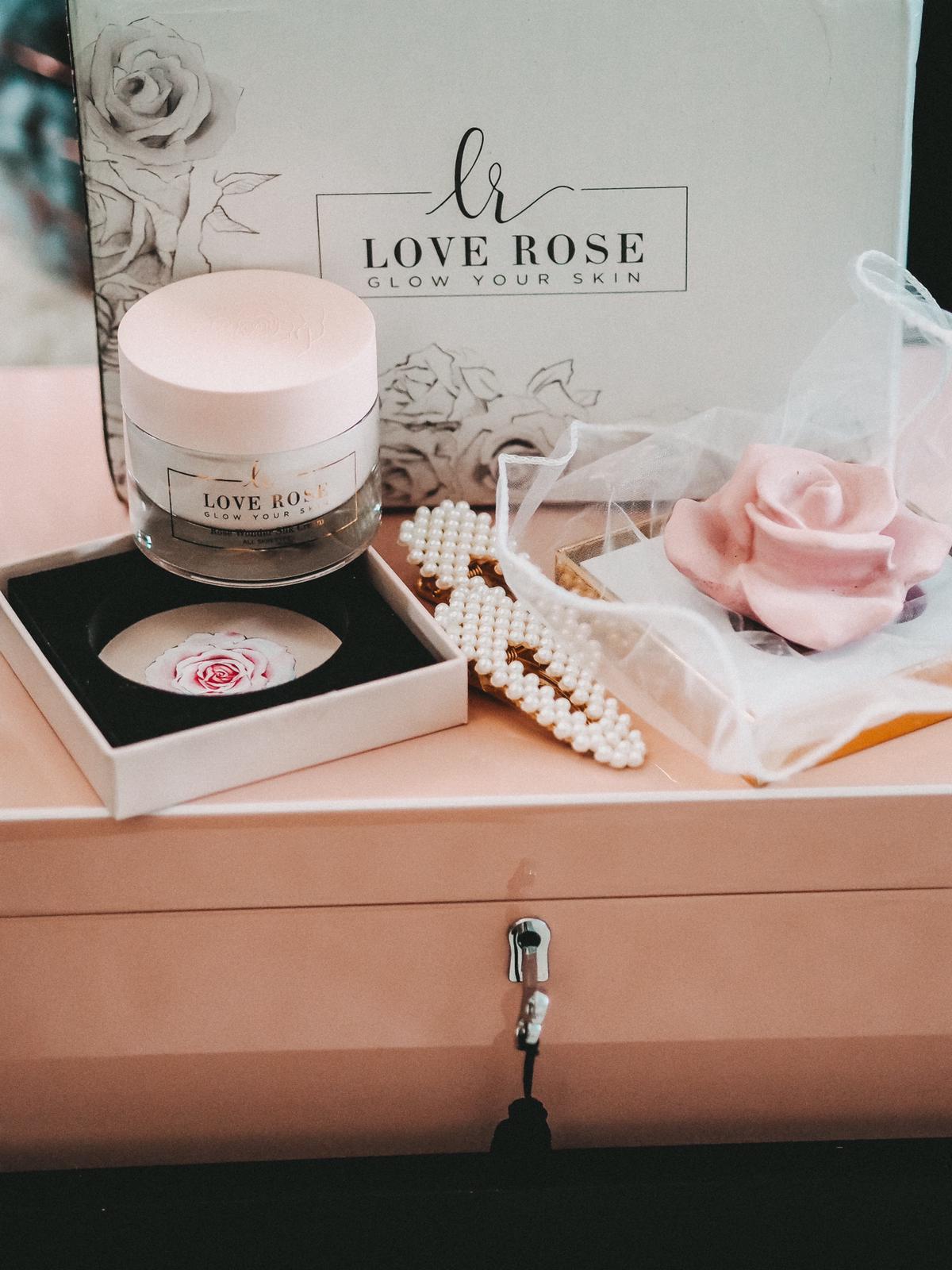 Die wunderschönen Produkte von Love Rose Cosmetics wurden nachhaltig hergestellt.
