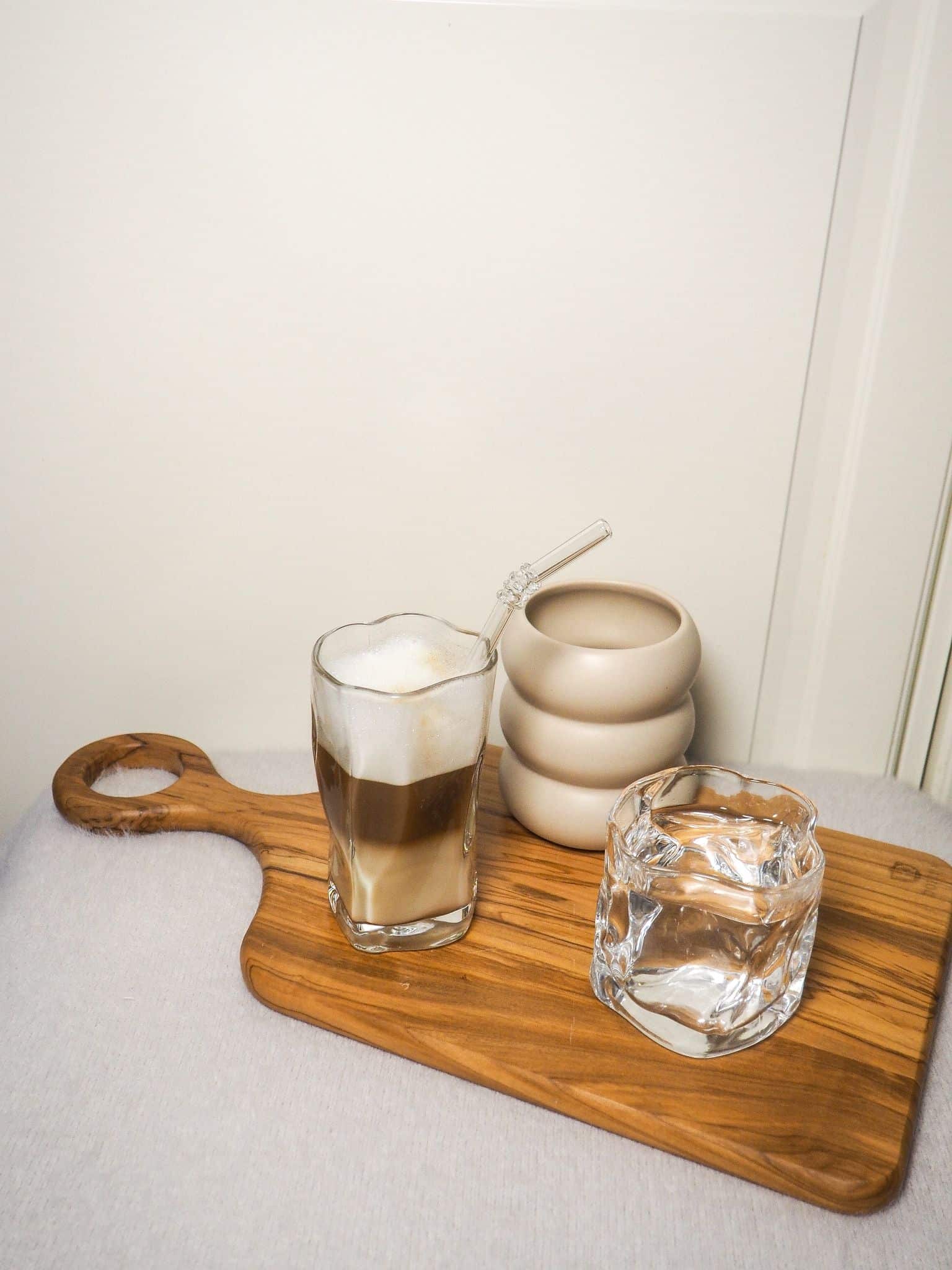 Glasstrohhalm im Latte Macchiato – 7 O’Clock Living Glasstrohhalm im Latte Macchiato aus Glas von 7 O’Clock Living