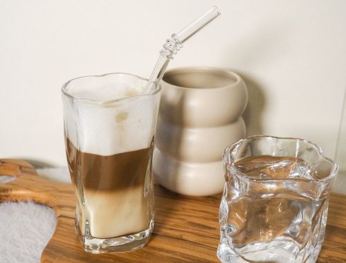 3 Gläser mit Latte Macchiato und Wasser mit Glasstrohhalmen von 7 O’Clock Living