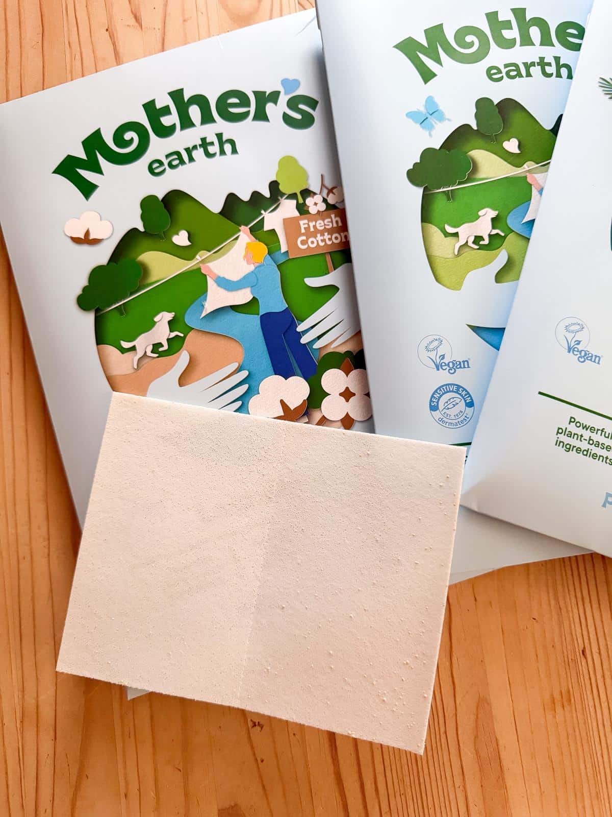 Nachhaltiges Waschmittel ohne Kunststoffverpackung Umweltfreundliches Waschmittel ohne Plastikverpackung als nachhaltige Lösung für den täglichen Haushalt.