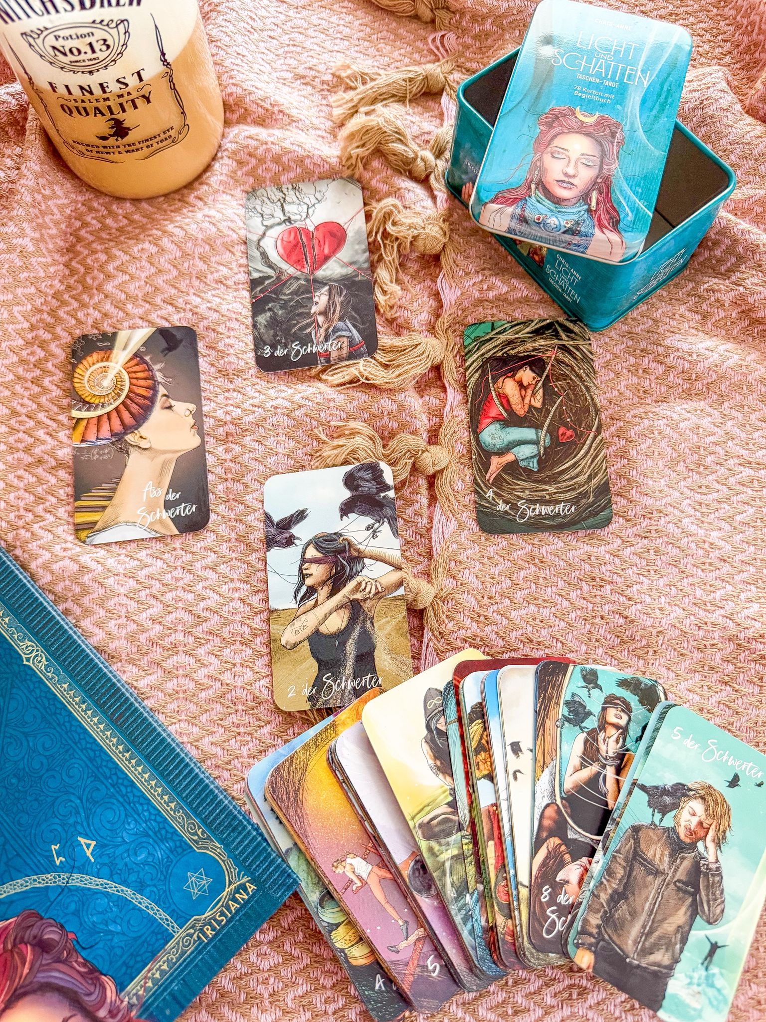 Tarot Legesystem Anleitung Licht und Schatten Tarot Tarotkarten legen lernen mit Licht und Schatten Tarot – einfache Legesysteme und praktische Deutung für Anfänger und Fortgeschrittene.