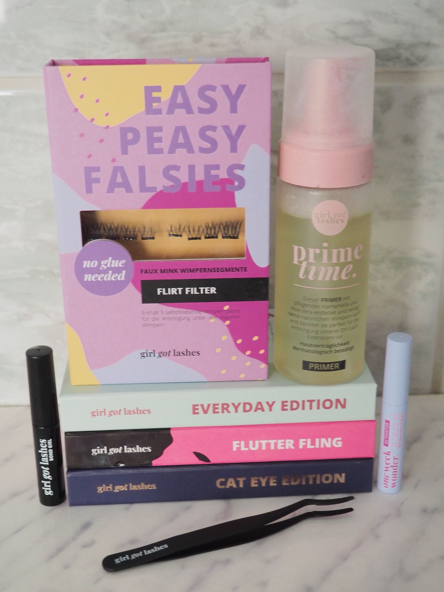 one-week-wonder-activator Der One Week Wonder Activator wird nach dem Anbringen der Pre-Glued Lashes entlang des Wimpernkranzes aufgetragen.