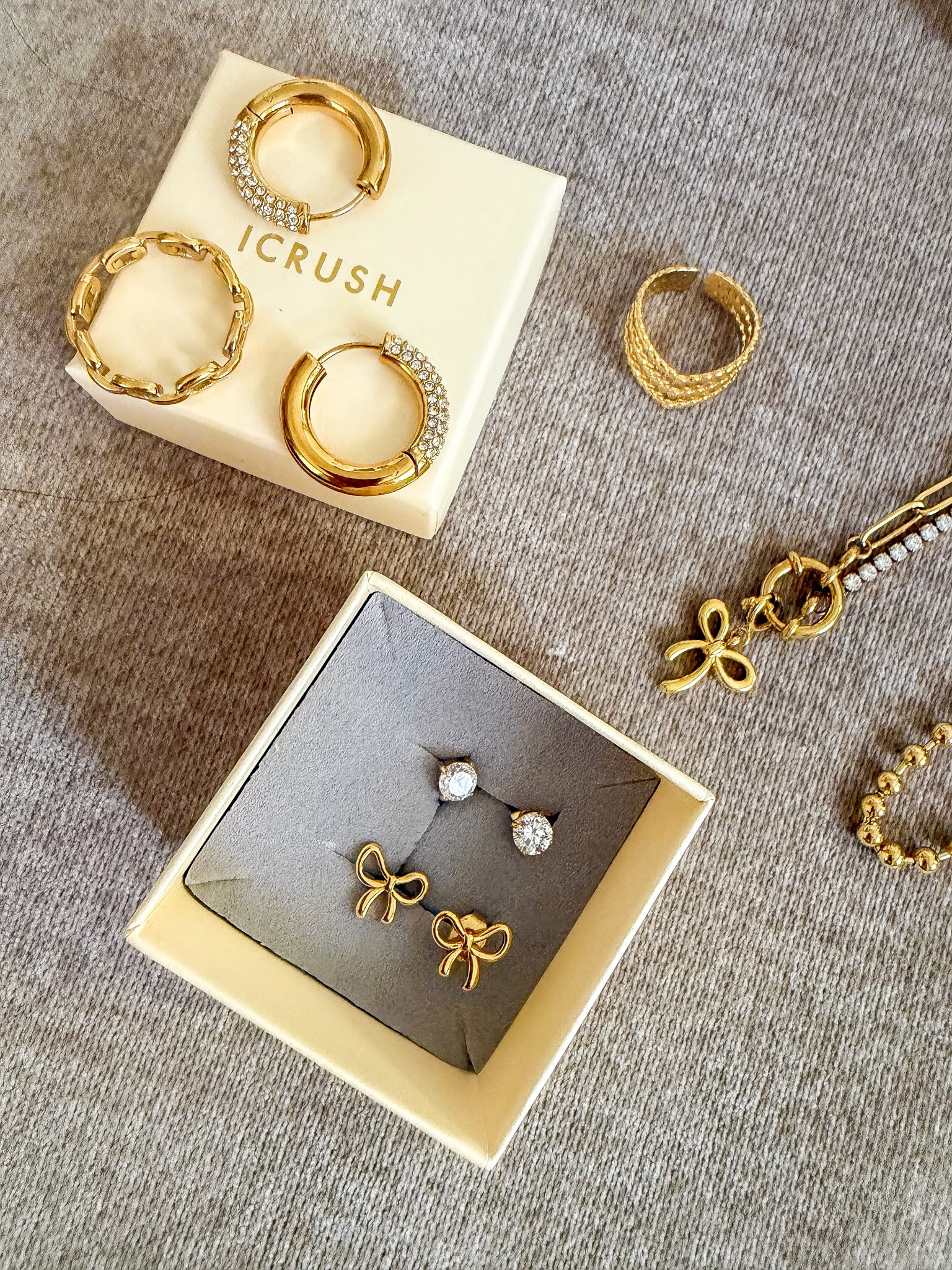 ICRUSH Rabattcode für Schmuck im Herbst 2026 Herbstliche Schmuck-Inspiration von ICRUSH mit Ketten, Ringen und Ohrringen sowie dem Rabattcode NEUISA15.
