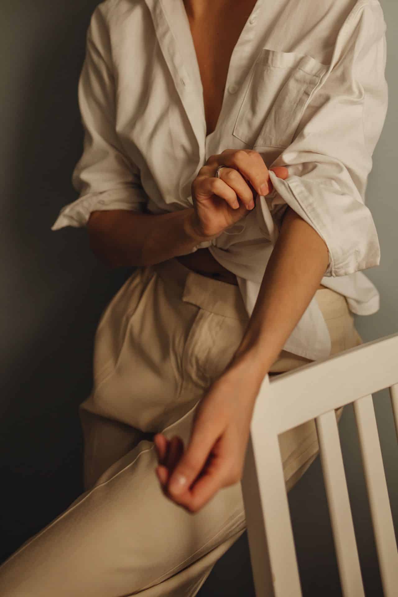 pexels-172634301-11044912 Ein zentrales Accessoire, das das Gesicht maßgeblich prägt, ist die Brille.