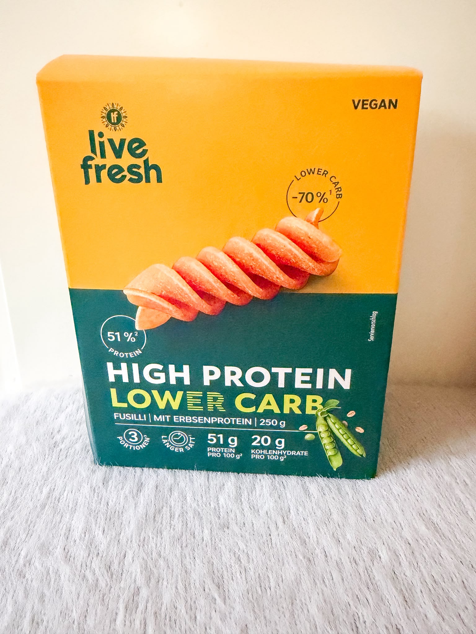 livefresh-protein-pasta-labellove-15-prozent Gelb-grüne Verpackung der LiveFresh High Protein Lower Carb Fusilli mit Erbsenprotein.