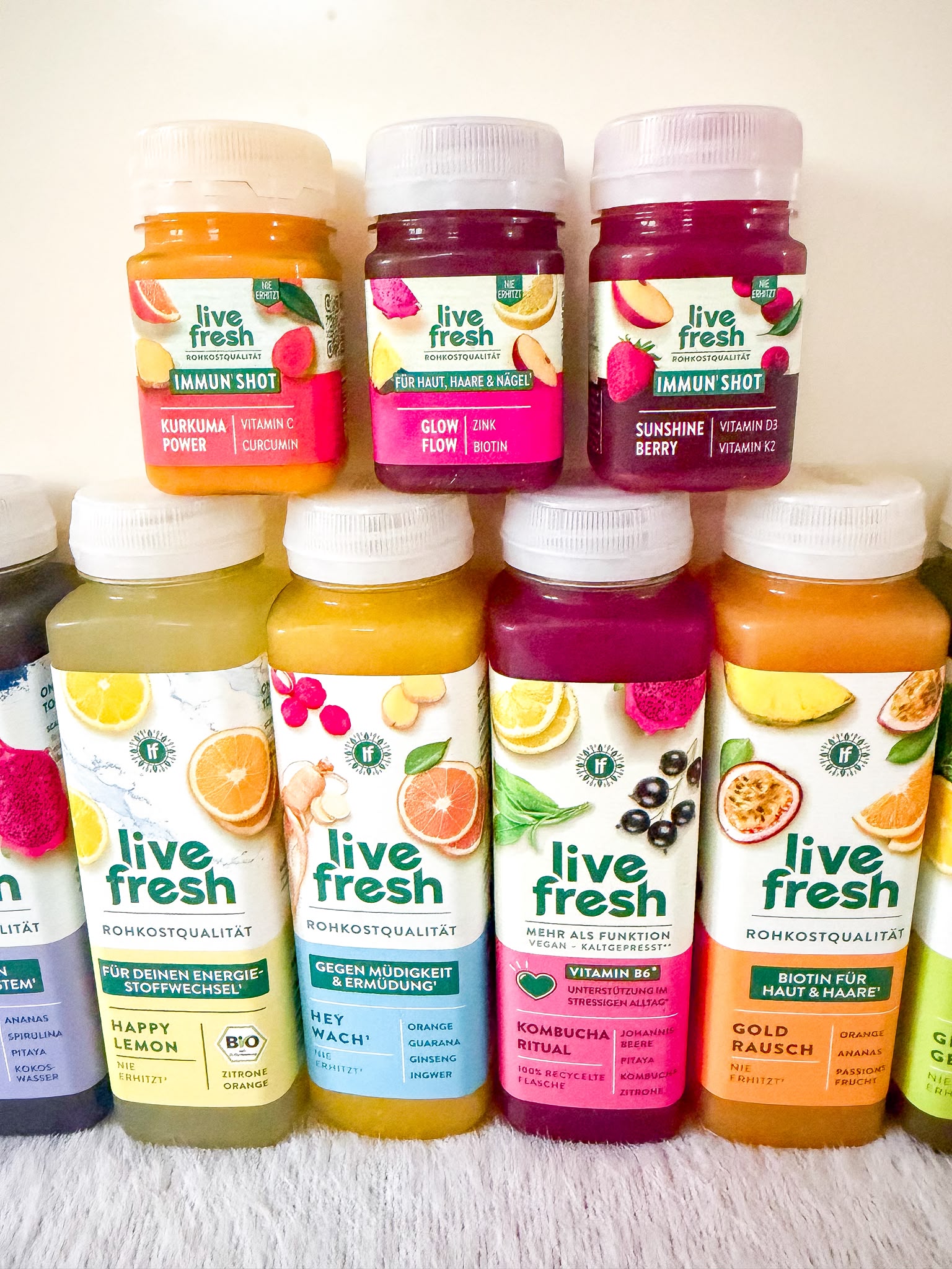 livefresh-saefte-15-prozent-rabatt-labellove Verschiedene LiveFresh Säfte in unterschiedlichen Farben und Geschmacksrichtungen.